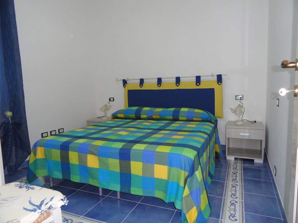 Chiaia Apartments Ponza Bilik gambar